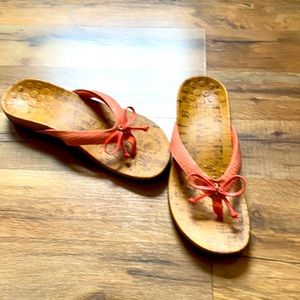 Size 9 Vionic Sandals. Only worn once !